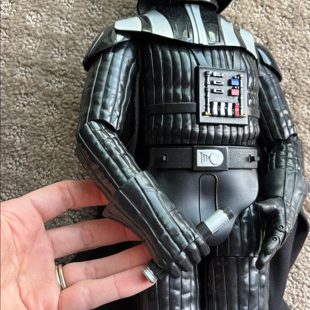 Star Wars Darth Vader Battery operated Action Figure - Picture 6 of 11